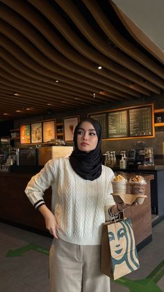 Ootd Ngampus, Haircut Selfie, Photo Hijab, Ootd Hijab Casual, Knitwear Outfit, Outfit Hijab Casual, Estilo Hijab, Street Hijab Fashion, Modern Hijab Fashion