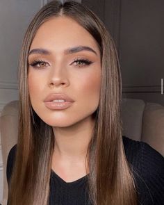 Hailey Beiber Medium Length Hair, Makeup For Pale Skin Brown Eyes, Smoked Wing Eyeliner, Shea Mitchell Makeup, Brown Eye Natural Makeup, Make Up Looks 2023, Soft Eyebrows Natural Looks, Smoked Liner Make Up, Glam Makeup For Hooded Eyes