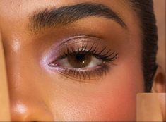 lilac and brown shimmer eyeshadow look Lavender Inspired Makeup, Purple And Bronze Eye Makeup, Purple Dress Eyeshadow, Purple Eyeliner For Brown Eyes, Basic Pink Makeup Looks, Peach And Purple Makeup, Casual Brown Eye Makeup, Eye Makeup Brown Eyes Colorful, Glam Eyeshadow Looks For Brown Eyes