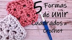 crocheted hearts with the words 5 formas de unir cuarados a crochet