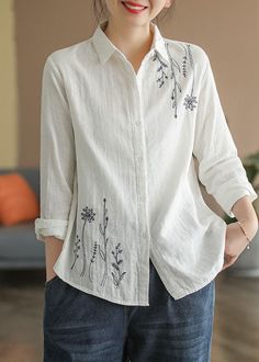 entier à partir de 120 $ Cotton Tops Designs, Floral Embroidered Shirt, Shirt Embroidery, Cotton Long Sleeve Shirt, Blouse Material, Embroidered Clothes, Pan Collar