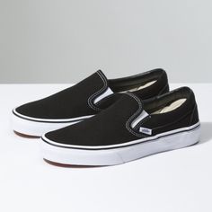 Slip-On Vans Slip On Black, On Black Canvas, Fotografi Iphone, Sneaker Outfits, Dr Shoes, Shoes Vans, Sneakers Mode, Legging Outfits, Vans Slip On