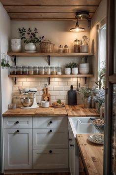 Dapur Rustic, Country Cottage Farmhouse, Photography House, California Life, Small Cottage Kitchen, Interior Dapur, Architecture Nature, Small House Floor Plans, Rustic Kitchen Design