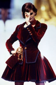 Red Couture Fashion, Christmas Couture Fashion, Vivienne Westwood Runway 90s, Vivienne Westwood 90s Runway, Horror Runway, Vivienne Westwood Fashion Runway, 90s Couture Fashion, Chanel Red Dress, 90’s Runway