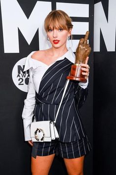 taylor swift poses with her award for best performance by an actress in a leading role