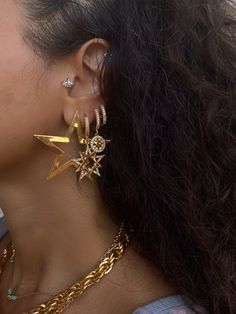 Dainty Jewelry Black Women, Gold Ear Piercings Black Women, Maximalist Jewelry Black Women, Zion Core, Ear Piercing Ideas Both Sides, La Jewelry, Gold Plugs, Dope Jewelry Accessories, Dior Vintage