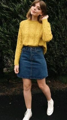 Fun Outfit Ideas For Women, Simple Gen Z Outfits, Autum Color Outfit, Outfit Inspirations For Summer, Women In Skirt Outfit, Yellow Color Outfits, Yellow Colour Outfits, Womens Skirt Outfits Summer, Gen Z Autumn Outfits