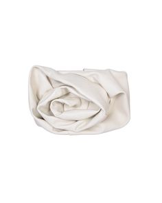 Burberry's 'Rose Clutch' in beige fabric boasts a sophisticated rose-shaped design that embodies understated elegance. Its soft, refined exterior adds a touch Rose Clutch, Beige Fabric, Understated Elegance, Pendant Rings