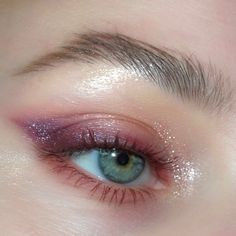 Berry Eyeshadow Looks, Coral Eyeshadow Looks, Soft Ethereal Makeup, Amethyst Makeup, Berry Makeup Look, Coral Makeup Looks, Makeup Capsule, Berry Eyeshadow, Berry Makeup