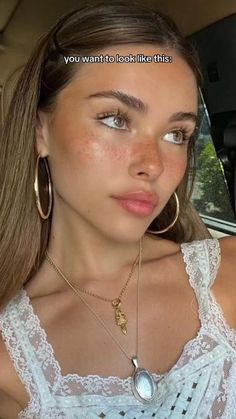 full creds to owner! No Makeup Makeup Eyeliner, Lip Scar Tutorial Makeup, Makeup Ideas For The Beach, Square Face Makeup Tips, Highlight In Eye Corner, Makeup For Light Features, Simple Hot Makeup Looks, Light Eyeshadow Tutorial, Photo Shoot Makeup Tutorial