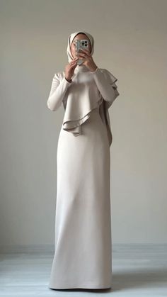 Nikah Decor, Pola Lengan, Islamic Fashion Dresses, Luxury Wedding Decor, Simple Gowns, Muslimah Dress, Islamic Fashion, Modest Fashion Outfits, Style Outfit