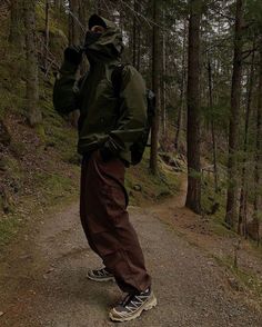 Gortex Style, Goretex Outfit, Gorpcore Shoes, Winter Outfits Stylish, Gorpcore Men, Utility Outfit, Gorpcore Outfit, Farm Outfit, Aesthetic Winter Outfits