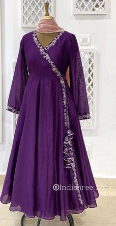 Designer Anarkali Dresses, Simple Frocks, Long Gown Design, Anarkali Dress Pattern, Long Dress Design, Indian Dresses Traditional, Salwar Kamiz, Dress Design Patterns