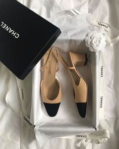 Mickel Kors, Chanel Heels, Best Designer Bags, Chanel Shoes, Slingback Heel, Pretty Shoes, Dream Shoes, Fashion Today, Shoe Obsession