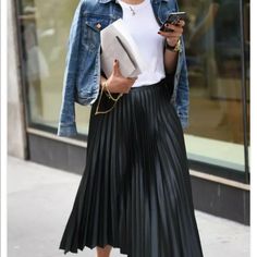 Zara Black Pleated Maxi Skirt Color - Back Concealed Zip On The Side Size - Xsmall Brand New With Tags Long Outfit, Pleated Skirt Outfit, Skirt Diy, Rock Outfit, Black Pleated Skirt, Trendy Skirts, Winter Skirt, Denim Details, Outfit Casual