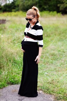 Such a cute prego. No I'm not pregnant again (that's at least a year off) but it never hurts to take notes on how to work a baskatball under the ol' shirt. Pregnant Outfit, Cute Maternity Outfits