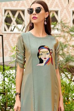 Kurtis Sleeves Design, Sleeves Design For Kurtis, Printed Kurti Designs, Kurti Sleeves Design, Hand Painted Dress, Designer Kurti Patterns