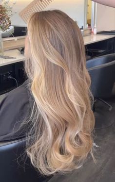 Blonde Hair With Honey Brown Highlights, Blond Hair Types, Dark And Blonde Hair Ideas, Balayage Hair Natural Blonde, Blonde Balayage Half Head, Blonde With Golden Lowlights, Dark Blonde With Light Money Pieces, Wedding Guest Dress Blonde Hair, Light Brown Hair With Gold Highlights