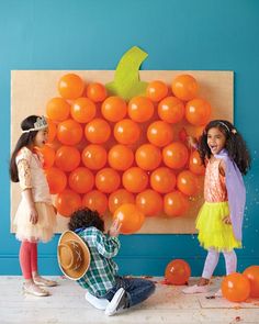 It's Written on the Wall: 33 Fun Halloween Games, Treats and Ideas for your Halloween Party Diy Halloween Party, Fun Halloween Party Games, Kids Pop, Halloween Games For Kids, Manualidades Halloween, Halloween Tags, Halloween Party Games