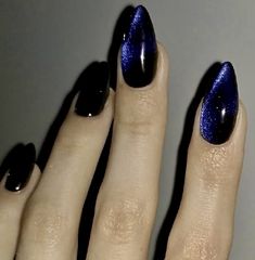 Indigo Prom Nails, Midnight Blue Nails Acrylic Almond, Velvet Nails Black, Fall Nails Dark Blue, Blue And Black Acrylic Nails Designs, Dark Blue Velvet Nails, Aesthetic Navy Blue Nails, Dark Velvet Nails, Dark Blue Gel Nails Design