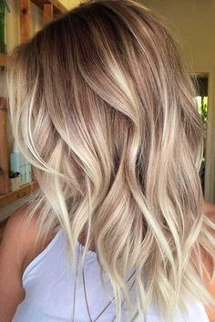 Trendy We Fryzurach, Kadeřnické Trendy, Blond Ombre, Celebrity Haircuts, Blonde Wavy Hair, Cool Blonde Hair, Ombre Hair Blonde, Balayage Blonde, Icy Blonde