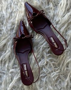 Shoes Vintage Aesthetic, Dark Feminine Heels, Small Heels Aesthetic, Heels Formal Outfit, Shoes Summer 2024, Vintage Designer Heels, End Of Year Class Party, Summer Shoes 2024, End Of Year Kindergarten