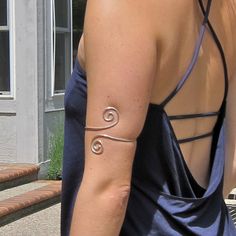 Toned Arms, Upper Arm Cuffs, Estilo Hippy, Kleidung Diy, Arm Cuff, Argentium Silver, Mode Inspo, Mystery Box, Dream Jewelry