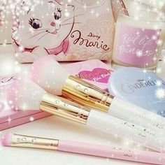 Makeup For Homecoming, Romantic Lifestyle, Disney Magical, Makeup Kit For Kids, Homemade Makeup, Daily Makeup Routine, Pink Glam