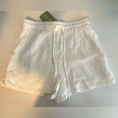 White Short Brand New Size S Shorts Europe Outfit, White Birkenstock Outfit, Europe Clothing, White Summer Shorts, Trip Fits, Cute Summer Shorts, White Linen Shorts, 2024 Fits, Grey Sweat Shorts