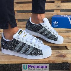 Glitter Product, Rose Gold Adidas, Converse Wedding Shoes, Adidas Superstar Women, Adidas Superstar White, Adidas Wallpapers, Diy Sneakers, Womens Trainers