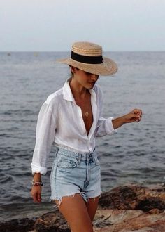 Beach Vacation Looks 2023, Casual Boating Outfit Summer, Cropped Jeans Outfit Spring, Florida Outfits Summer, Look Hippie Chic, Look Boho Chic, Dorothy Dandridge, Look Con Short, Jean Short Outfits