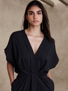 Mari Draped Crepe Dress | Banana Republic Modern Dresses For Women, Cocktail Dress Classy, Dramatic Sleeves, Apple Body Shapes, Future Style, Statement Dress, Body Dress, Evening Outfits, Draped Dress