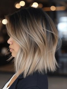 Balayage, Short Hairstyle Women Lob, Summer 2024 Bob Hairstyles, Summer Bob Haircut, Short Hair Ombre Blonde, Carrie Underwood Hair Short, Jennifer Anniston Short Hair, Haircuts For 30 Year Old Women, Blonde Highlights On Short Hair