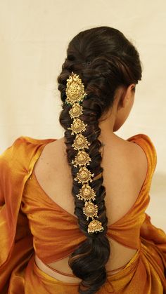 Necklace For Saree, Desi Jewellery, Hair Accessories Green, Bridal Hair Decorations, Easy Hairstyles For Thick Hair, Hair Style On Saree, Bridal Hairstyle Indian Wedding, Indian Wedding Makeup, Indian Bride Makeup