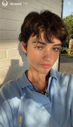 Gio Scotti Short Hair, Very Short Hair Girl, Very Short Wavy Hair, Very Short Brown Hair, Short Hair Androgynous, Girls With Buzzcut, Long Buzzcut Women, Girls Buzzcut