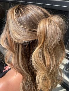 Hairstyle Examples, Kadeřnické Trendy, Vlasové Trendy, Hairstyles For Layered Hair, Hair Stylies, Hairdo For Long Hair, Hair Stylist Life, Easy Hairstyles For Long Hair