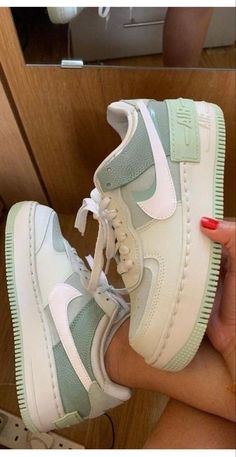 Green Trendy Shoes, Nike Dunks Pastel, Green Nike Shoes Aesthetic, Pastel Nike Dunks, Pastel Nike Shoes, Preppy Trainers, Nike Pastel Shoes, Nike Airforce Aesthetic, Airforce Painting Ideas