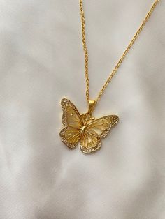 Big Butterfly Necklace, Stone Butterfly Necklace, Dainty Butterfly Necklace, Elegant Butterfly Necklace, Butterfly Chain Necklace Pendant Hold Necklaces, Character Appearance, Classy Accessories, Luxury Bracelets, Necklace Stack, Pretty Jewelry Necklaces, Pola Gelang, Jewelry Accessories Ideas, Dope Jewelry