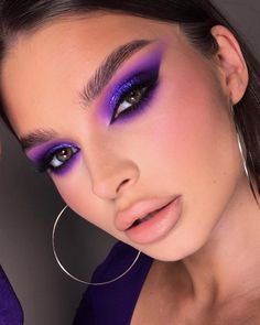 Purple Smokey Eye Makeup, Lila Make-up, Purple Eyeshadow Looks, Purple Makeup Looks, Purple Smokey Eye, New Year's Makeup, Stylish Makeup, Purple Eye Makeup