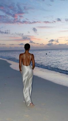 Jasmin Tookes, Beach Fashion Shoot, Sommer Strand Outfit, Beautiful Photoshoot Ideas, Ibiza Outfits, Beach Outfit Women, Jasmine Tookes, Resort Outfit