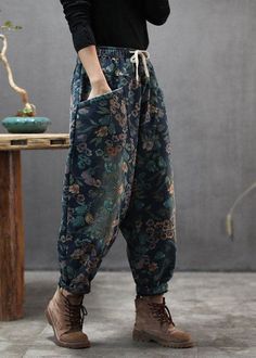 Printed Denim Pants, Print Denim, Gardening Outfit, Baggy Pants, Fleece Pants, Printed Denim, Looks Style, Moda Casual, Denim Pants