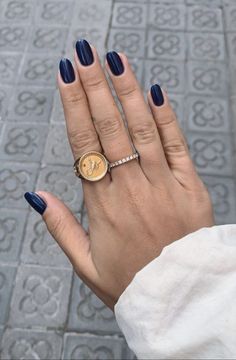 Dark Blue Short Gel Nails, Navy Blue Oval Nails, Navy Nails Aesthetic, Navy Blue Nails Aesthetic, Shellac Nails 2023, Dark Blue Short Nails, Short Dark Blue Nails, Navy Blue Aesthetic Outfit, Blue Navy Nails