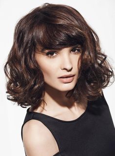 Gorgeous wavy hair with bangs; new look Hair Care Tips, Messy Wavy Hair, Teenage Hairstyles, Bob Hairstyles With Bangs, Hair Collection, Volume Hair, Messy Hairstyles, Perfect Hair, Bobs Haircuts