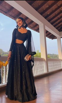 Black Full Sleeve Lehenga, Party Indian Outfits, Long Sleeve Lengha Choli, Hairstyle With Black Lehenga, Black Dandiya Outfit, Simple Lehenga Black, Party Lehenga Simple, Lengha Long Sleeve, Black Lehanga Aesthetic