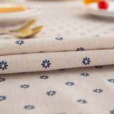 The blue floral pattern linen tablecloth is made of vintage rough fabric, and the French country farmhouse style can add elegance to the dining table or banquet table. A variety of pre-set sizes and customizable to fit any table, it is perfect for any occasion. Linen hides any flaws or imperfections in the table, making it look more presentable. ❤️When you first receive the product, you can hang it in a ventilated area overnight before use to disperse the odour from the long transport in a small French Country Tablecloths, Sofa Blanket Cover, Coffee Table Cloth, Floral Pattern Vintage, French Tablecloths, Rough Linen, Linen Tablecloths, Plaid Tablecloth, Country Farmhouse Style