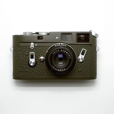 an old fashioned camera sitting on top of a table