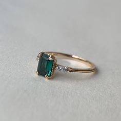 Engagement Rings Vintage Emerald, Kirsten Ash Jewellery, Unique Wedding Rings Emerald, Emerald Engagement Ring Green Unique, Minimalist Emerald Engagement Ring, Wedding Rings Engagement Green, Rectangle Emerald Ring, Wedding Ring Gemstone, Engagement Ring Emerald Green