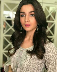 Hairstyles For Suit Salwar, Hairstyles For Suit, Alia Bhatt Hairstyles, Aalia Bhatt, Alia Bhatt Cute, Alia Bhatt Photoshoot, Ladies Suits, Suit Salwar, Hindi Actress