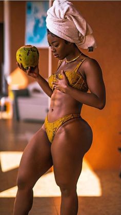 Dark Skin Models, Lingerie Design, Pants Outfit Fall, Beautiful African Women, Yoga Pants Outfit Flare, Pool Hairstyles, Yoga Pants Outfit, Beautiful Dark Skin, Dark Skin Women