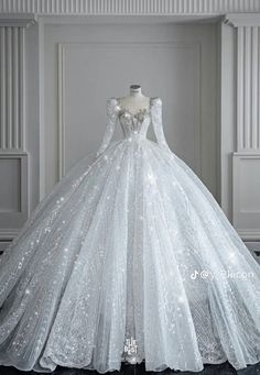 Mak Tumang, Fashion Empire, Big Wedding Dresses, Gowns Dresses Elegant, Pretty Quinceanera Dresses, Fairy Tale Wedding Dress, Sparkle Wedding Dress, Bridal Dress Fashion